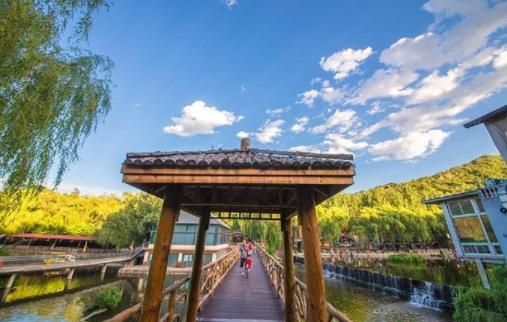 北京的“不来就不后悔” 一个自然风景区  ，距离市中心60公里